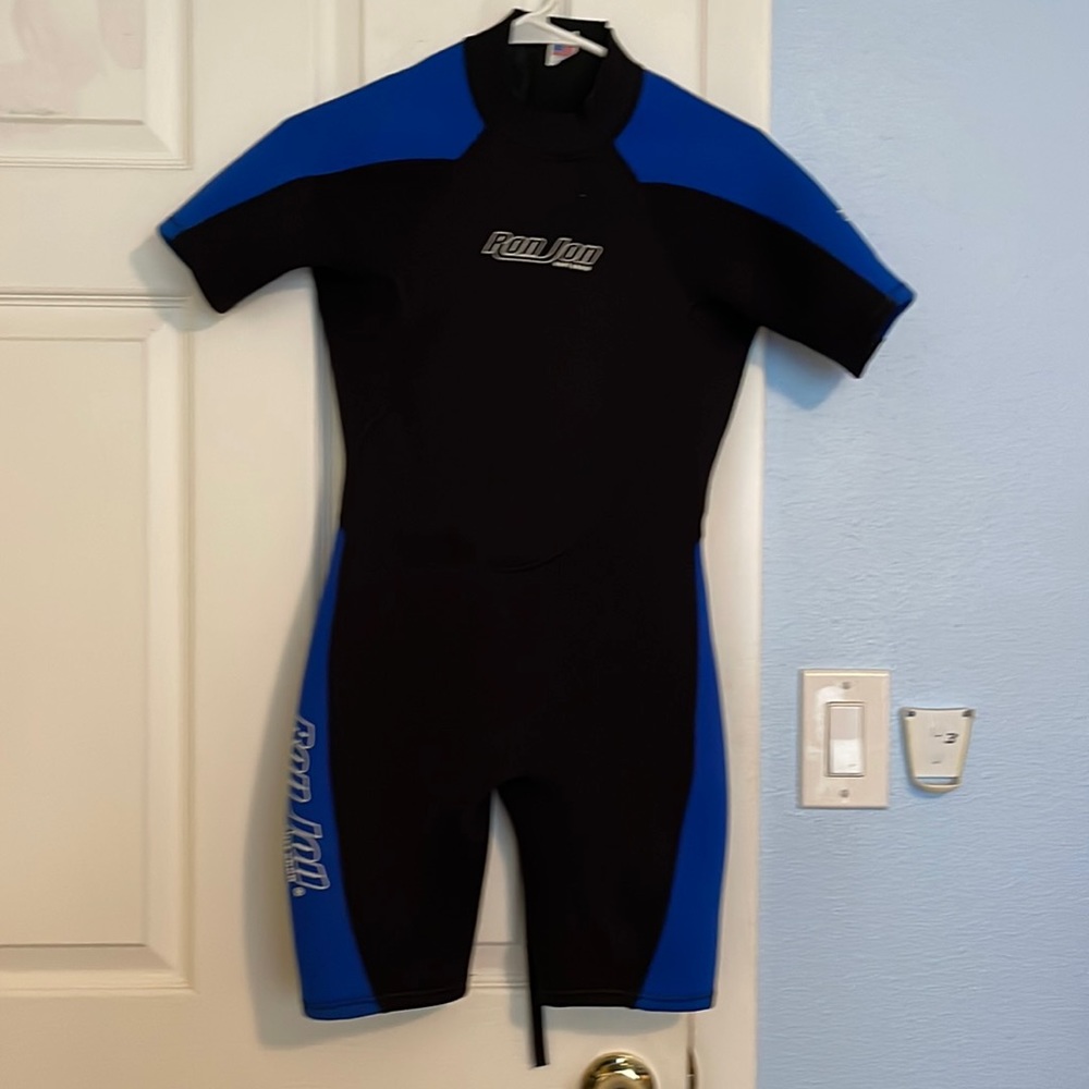 Wet suit